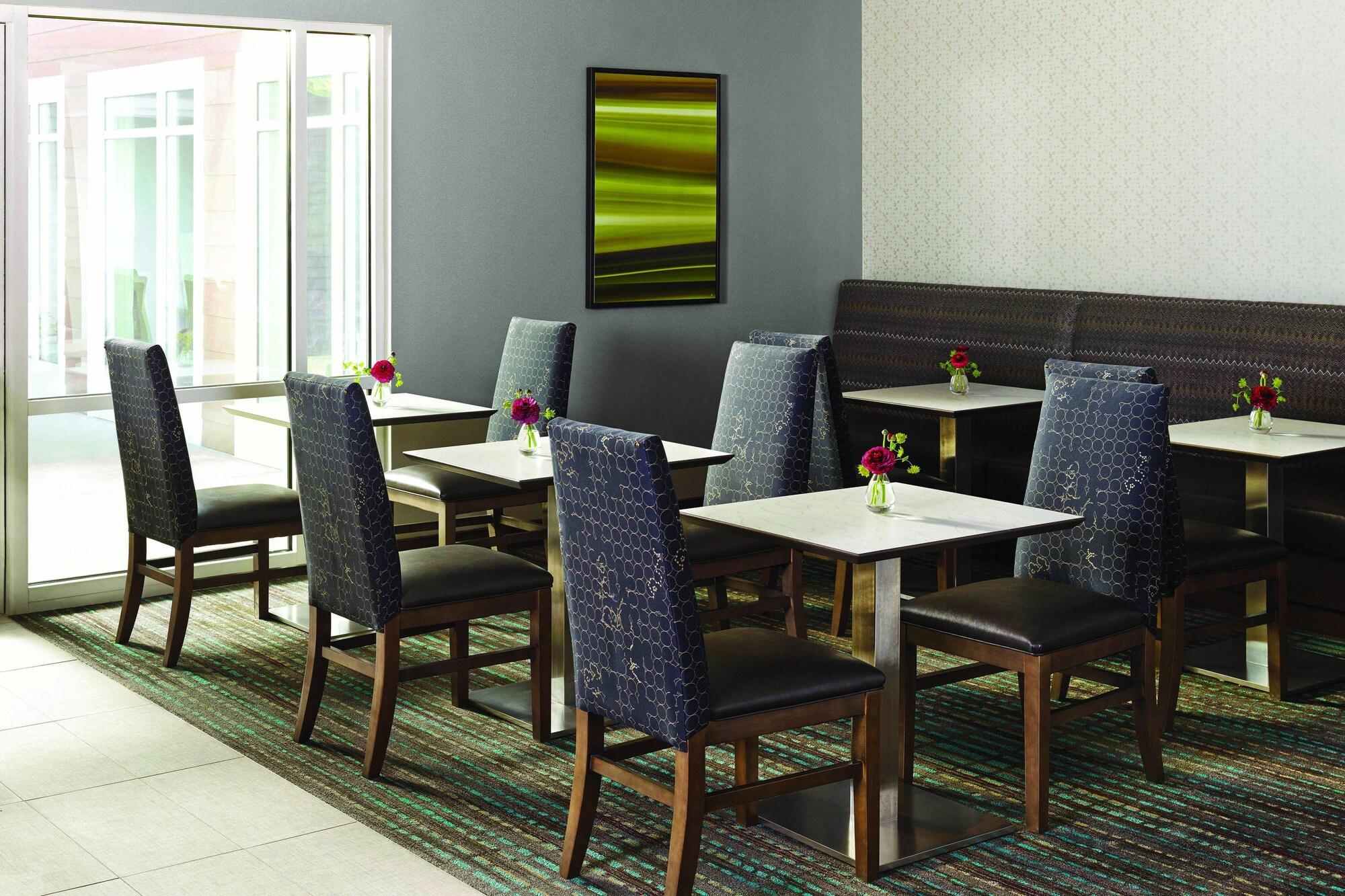 By Marriott Cincinnati Northeast/mason Hotel 3*