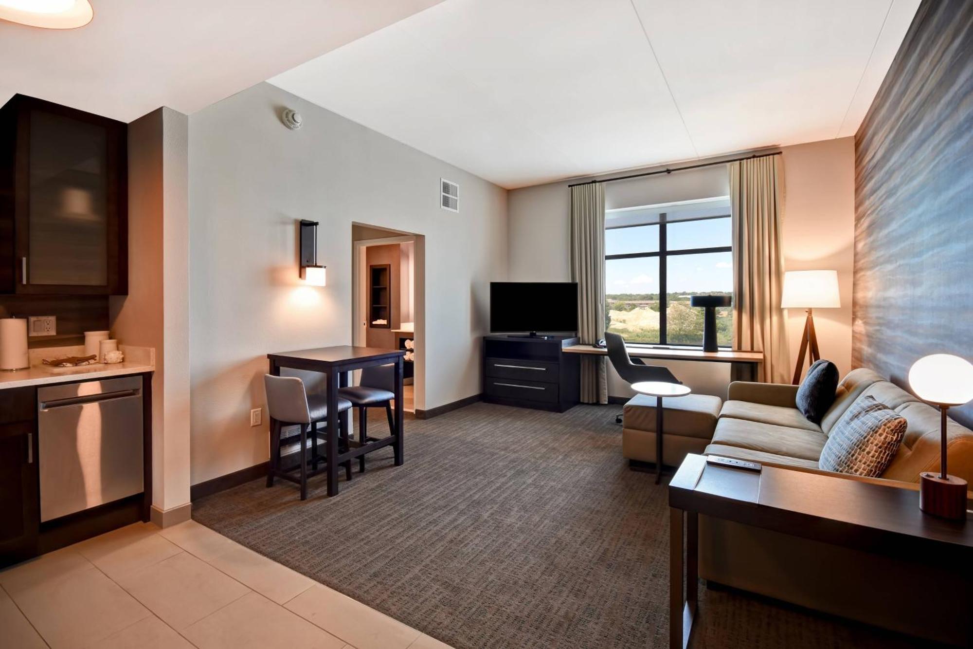 Hotel By Marriott Cincinnati Northeast/mason