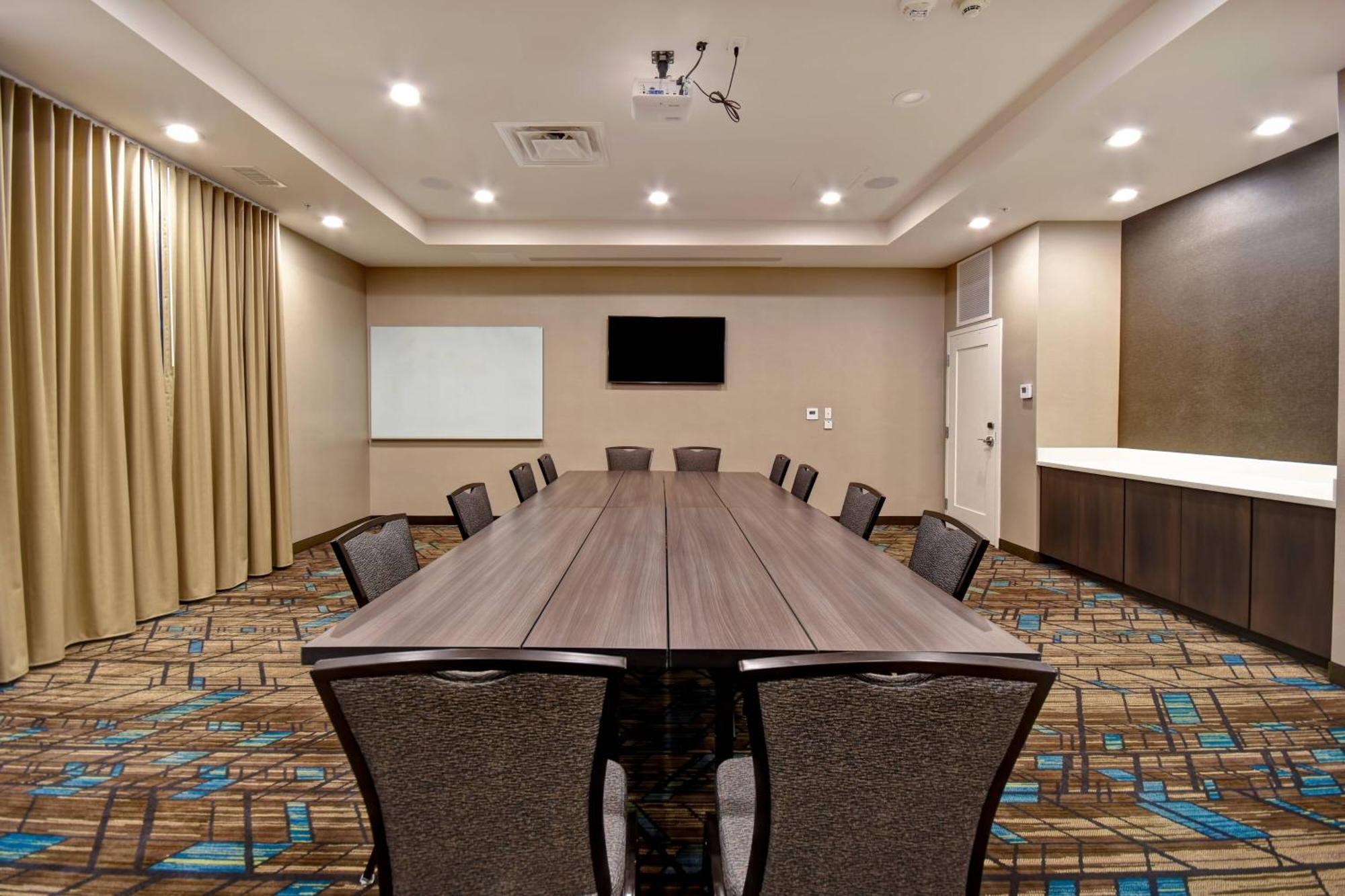By Marriott Cincinnati Northeast/mason Hotel 3*